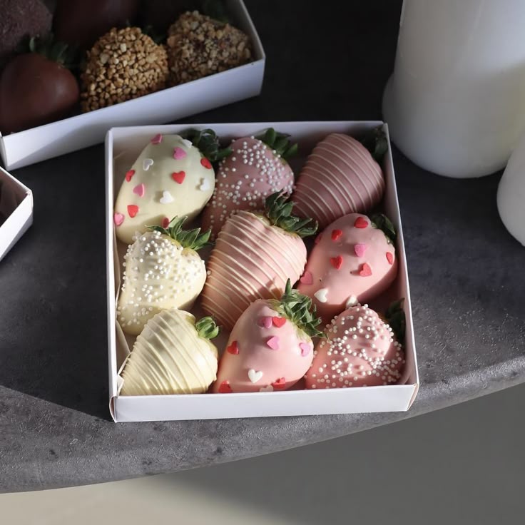 Deluxe Chocolate-Covered Strawberries – Valentine's Edition 9 pieces