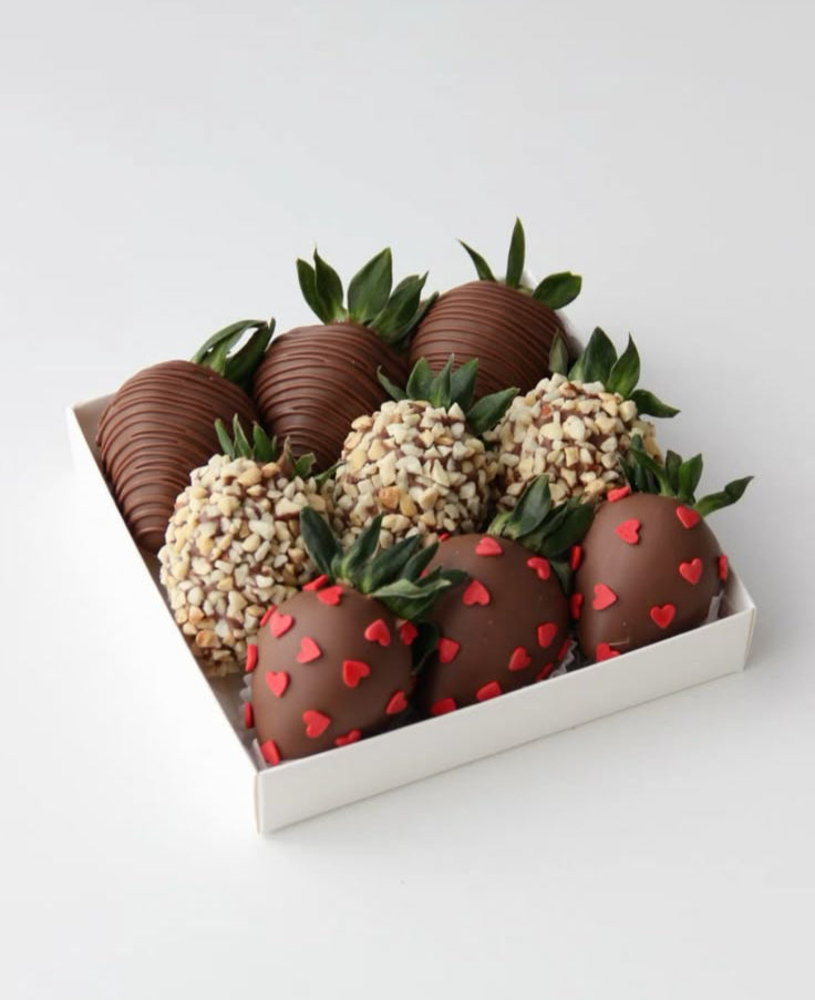 Deluxe Chocolate-Covered Strawberries Box – Set of 9